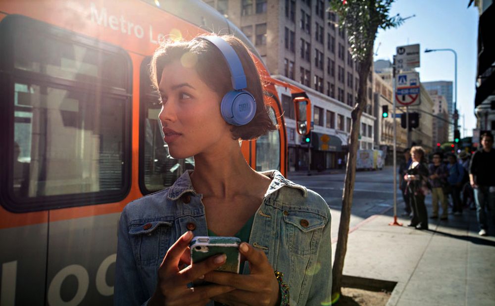 ������������ �������� JBL T450BT, �����