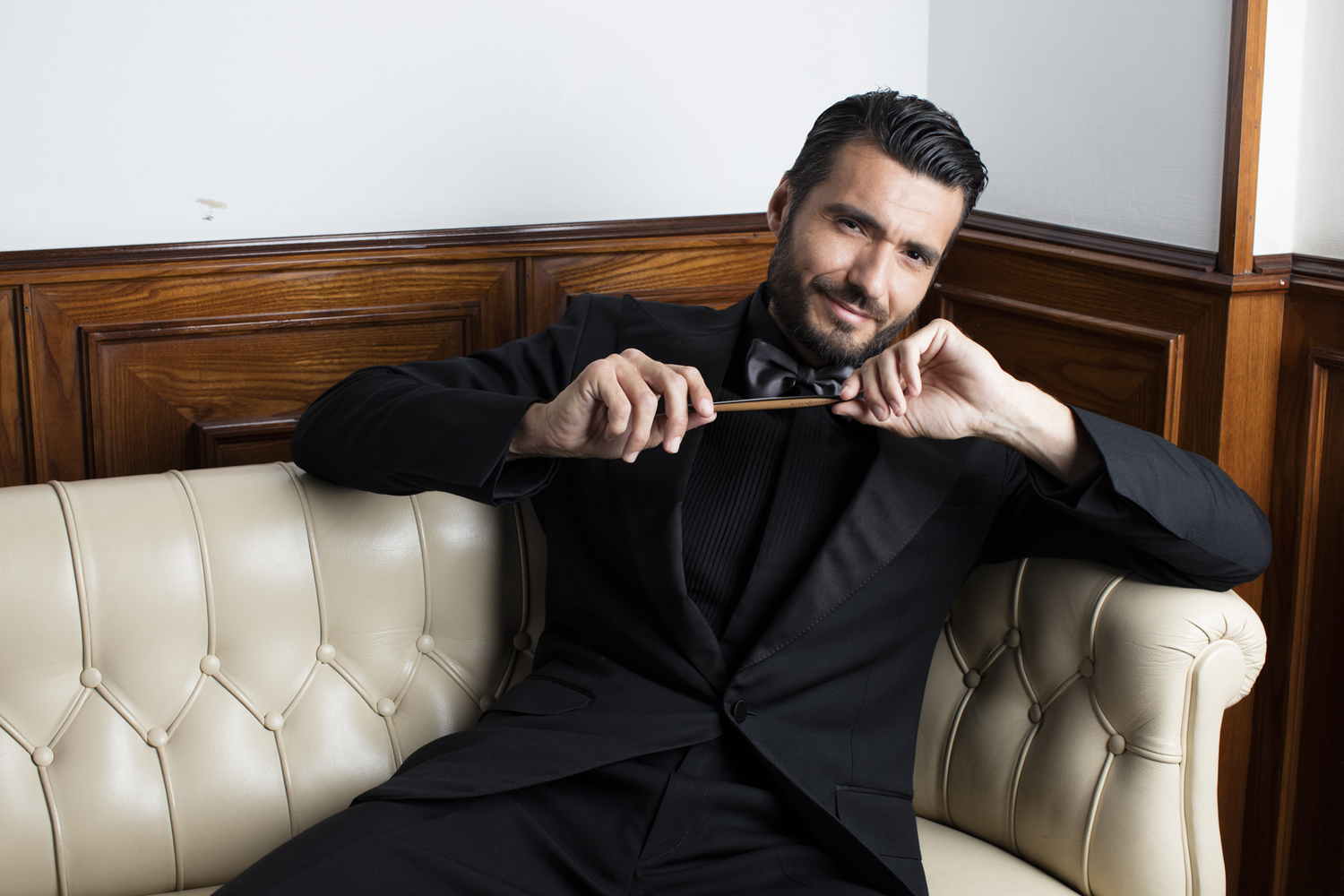   Pininfarina Cambiano GLOSSY BLACK